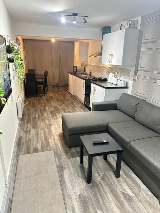 1 Bedroom Apartment, Free Parking, Not Shared! - Birmingham