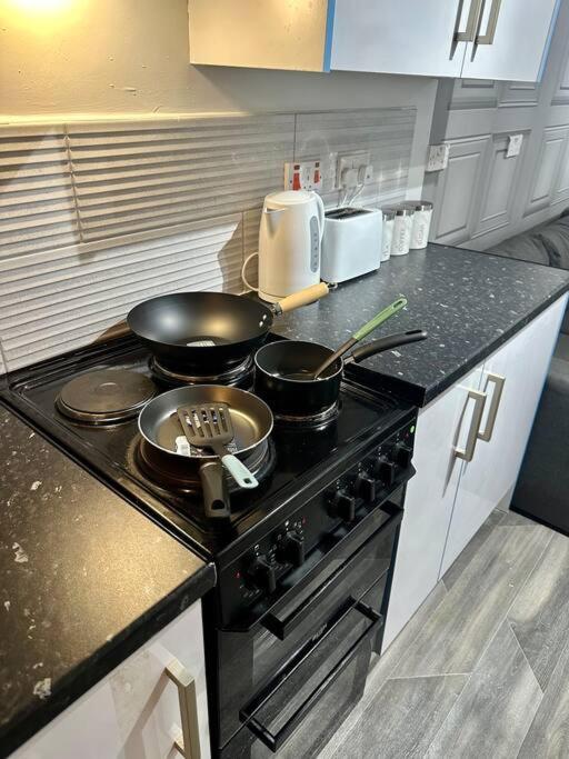 Apartment 1 Bedroom Apartment, Free Parking, Not Shared! - *