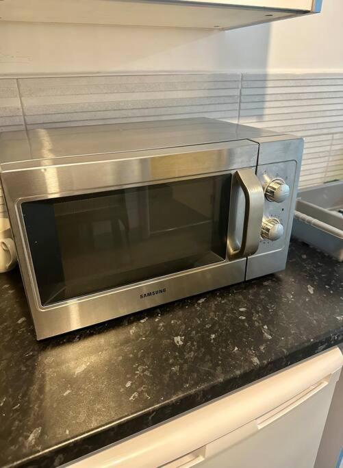 1 Bedroom Apartment, Free Parking, Not Shared! - Apartment